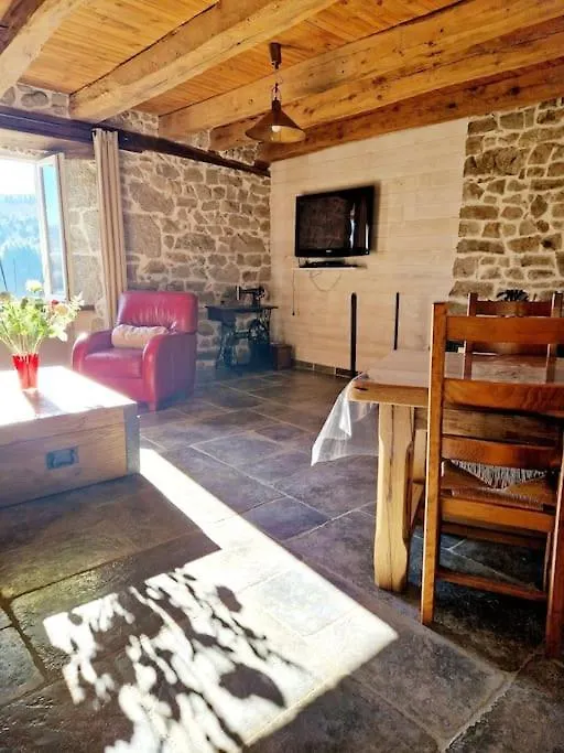 Holiday home Gite D'Oustrac, Vue Imprenable Sur Lac De Maury Saint-Amans-des-Cots France