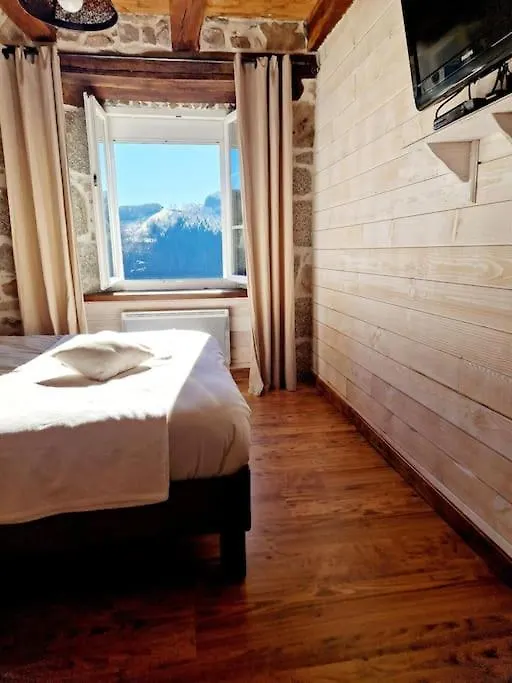 Holiday home Gite D'Oustrac, Vue Imprenable Sur Lac De Maury Saint-Amans-des-Cots