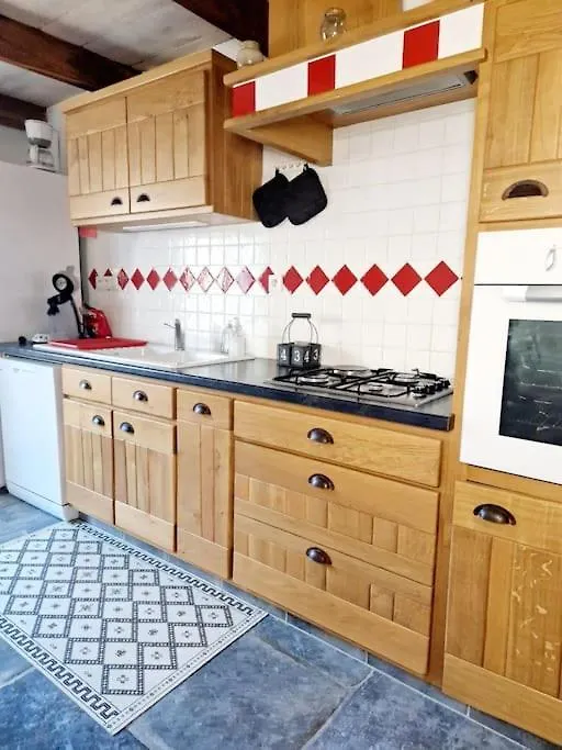 Holiday home Gite D'Oustrac, Vue Imprenable Sur Lac De Maury Saint-Amans-des-Cots