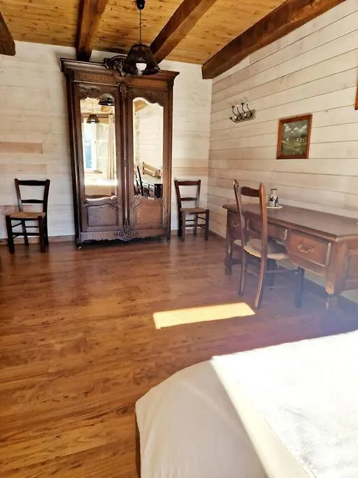 Holiday home Gite D'Oustrac, Vue Imprenable Sur Lac De Maury Saint-Amans-des-Cots